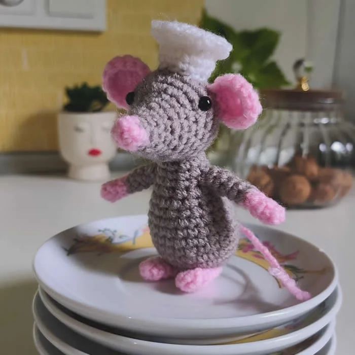 Adorable Creatures Crafted Entirely From Leftover Yarn by Violeta Vasileviciute-Pociene