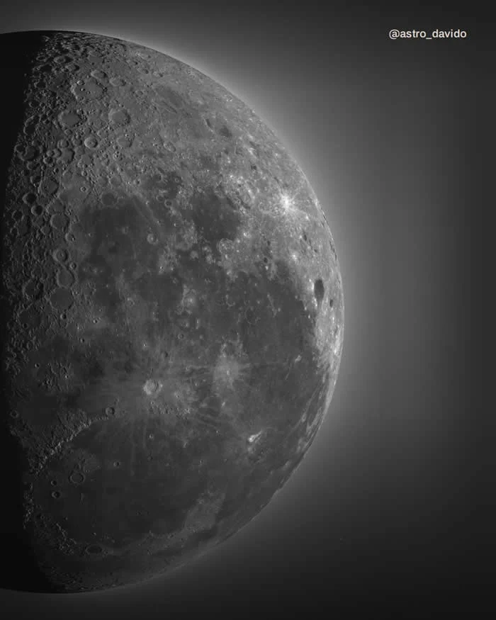 Our closest neighbor, yesterday morning. 238,000 miles out and still close enough to count the craters. - Night Sky Photos Captured by David Joyce