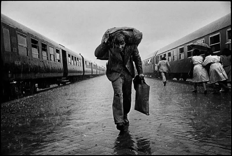 Nikos Economopoulos Master Photographer Who Found Poetry in Everyday Life