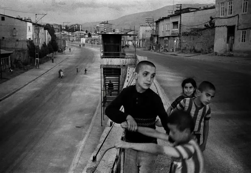 Nikos Economopoulos Master Photographer Who Found Poetry in Everyday Life