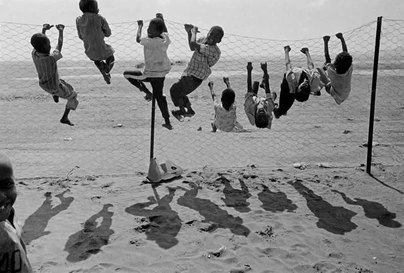 Nikos Economopoulos Master Photographer Who Found Poetry in Everyday Life