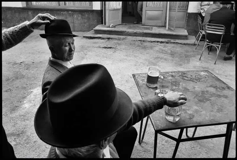 Nikos Economopoulos Master Photographer Who Found Poetry in Everyday Life