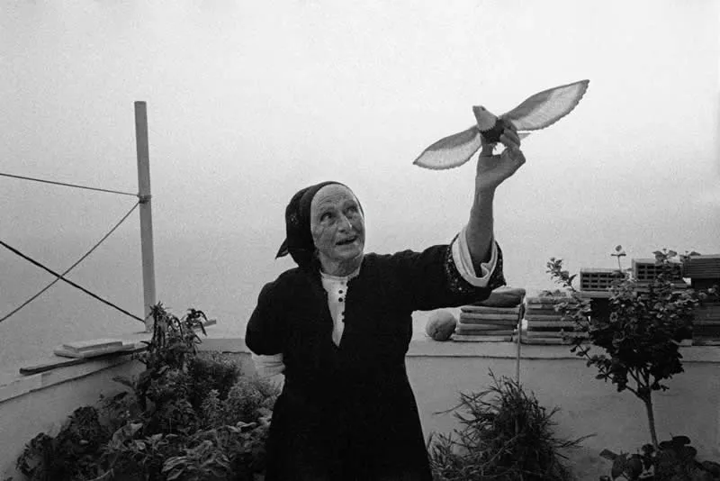 Nikos Economopoulos Master Photographer Who Found Poetry in Everyday Life