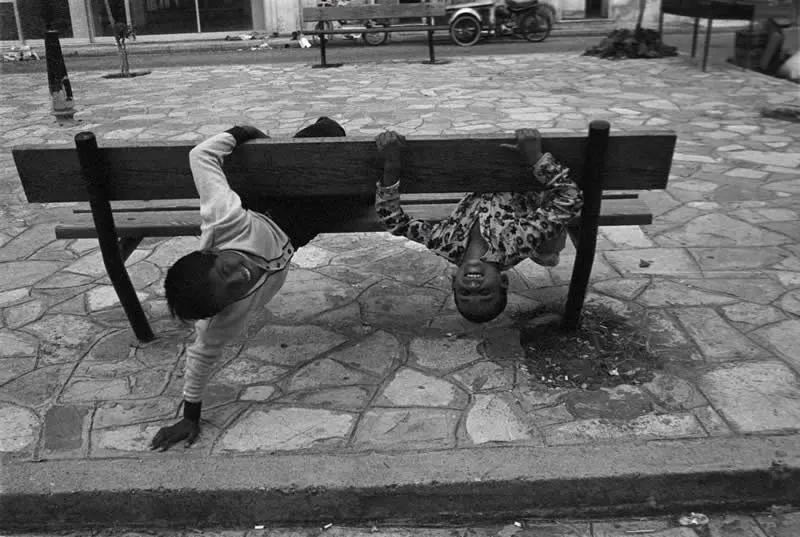 Nikos Economopoulos Master Photographer Who Found Poetry in Everyday Life
