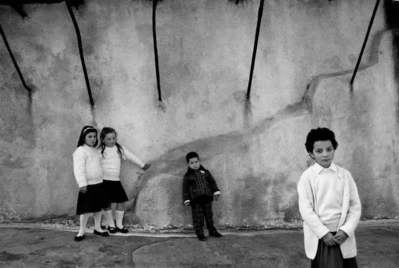 Nikos Economopoulos Master Photographer Who Found Poetry in Everyday Life