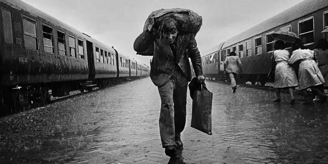 Nikos Economopoulos Master Photographer Who Found Poetry in Everyday Life