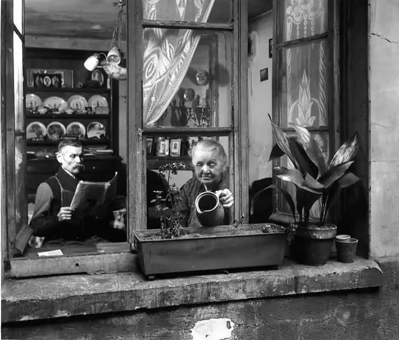 Robert Doisneau The Master Photographer Everyday Life Into Timeless Art
