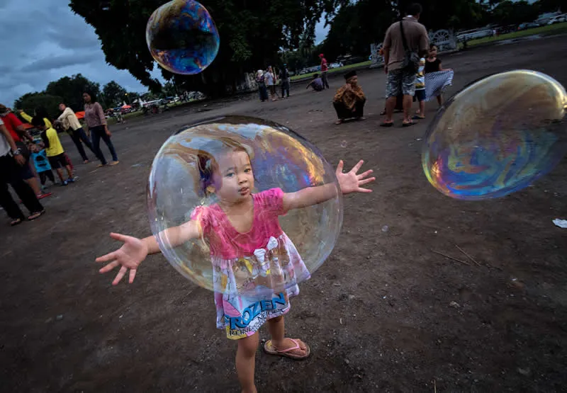 Indonesia Street Photography by Bimo Pradityo