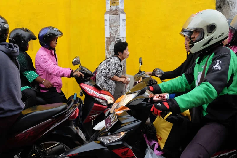 Indonesia Street Photography by Bimo Pradityo