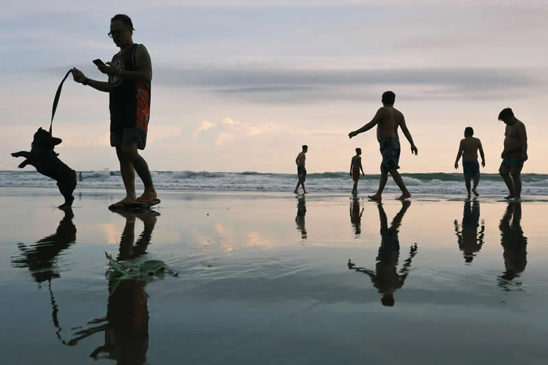 Indonesia Street Photography by Bimo Pradityo