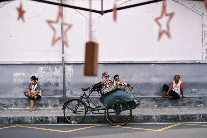 Indonesia Street Photography by Bimo Pradityo