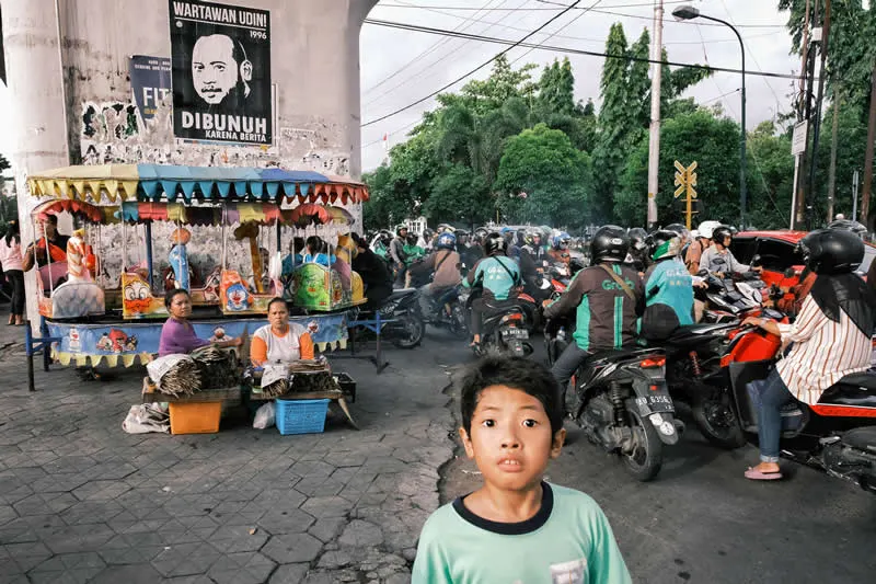 Indonesia Street Photography by Bimo Pradityo
