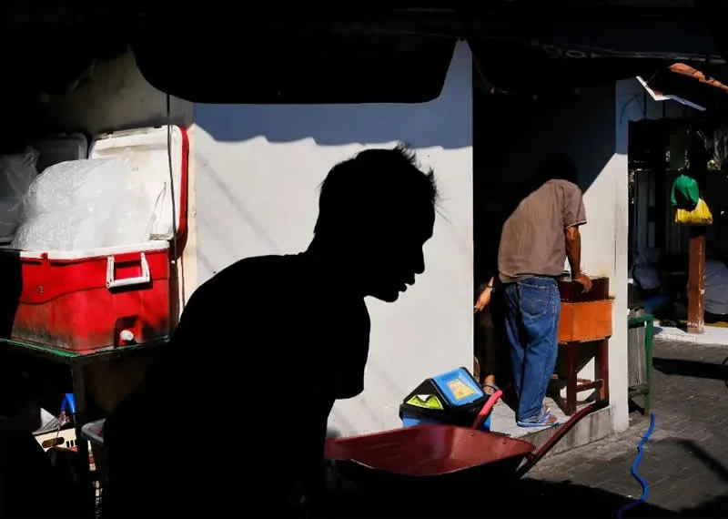 Indonesia Street Photography by Bimo Pradityo