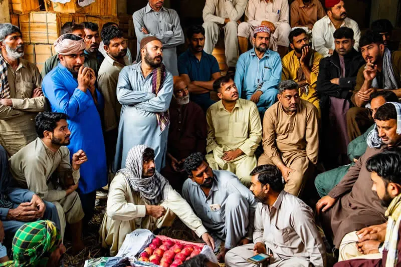 Capturing Humanity: Award-Winning Photographer France Leclerc Explores Life Around the World 64 Who’s the highest bidder? Fruit auction in Lahore, Pakistan - Street and Documentary Photography by France Leclerc
