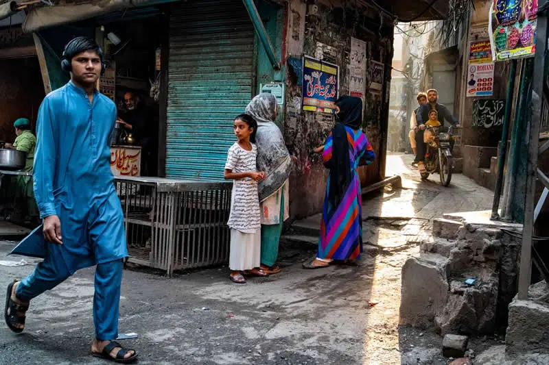 Capturing Humanity: Award-Winning Photographer France Leclerc Explores Life Around the World 68 Lahore, Pakistan - Street and Documentary Photography by France Leclerc