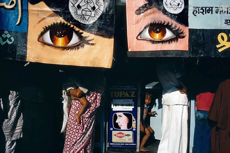 Street Photos Bursting With Shadows, Color and Timing