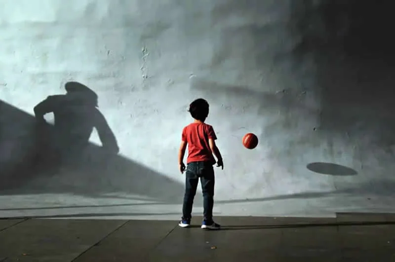 Street Photos Bursting With Shadows, Color and Timing