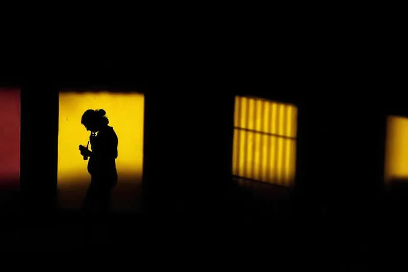 Street Photos Bursting With Shadows, Color and Timing