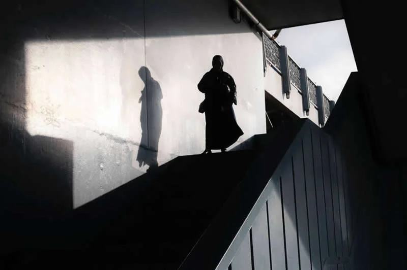 Street Photos Bursting With Shadows, Color and Timing