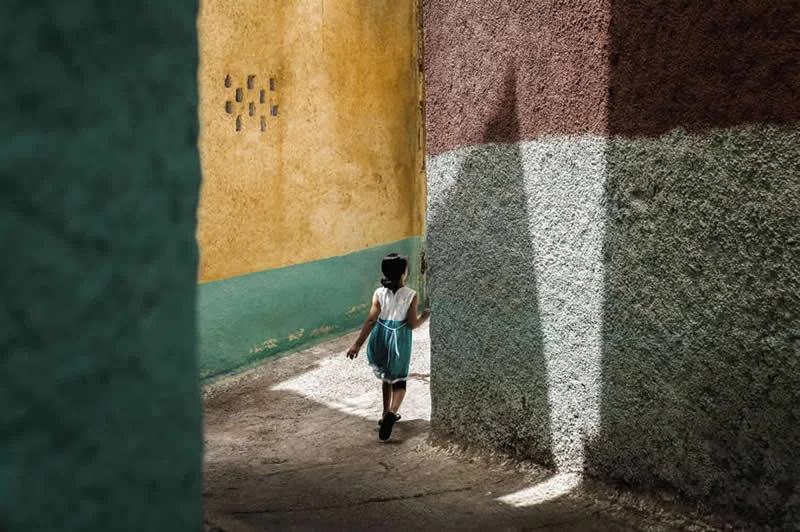 Street Photos Bursting With Shadows, Color and Timing