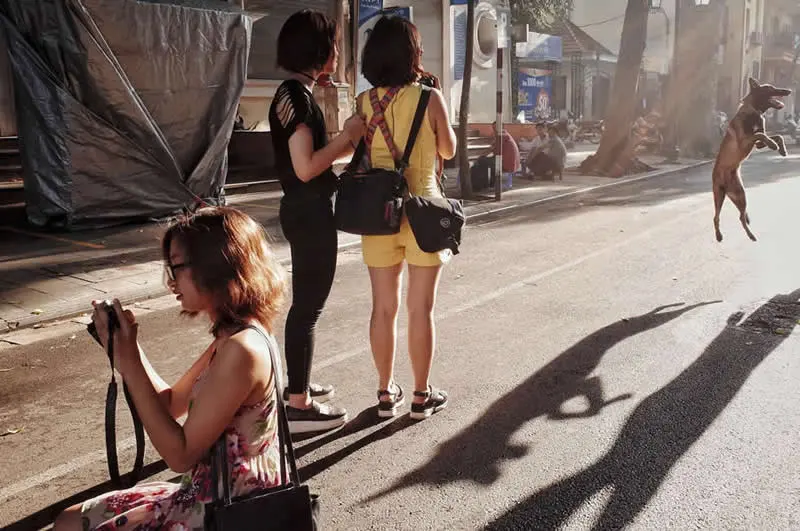 Street Photos Bursting With Shadows, Color and Timing